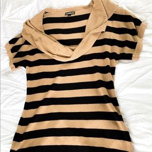 Short sleeve sweater